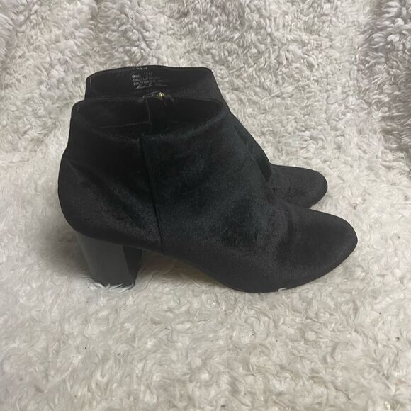 Bella Vita Fabric Black Suede Ankle Booties with Chunky Heels Side Zipper SZ12M - Picture 5 of 12